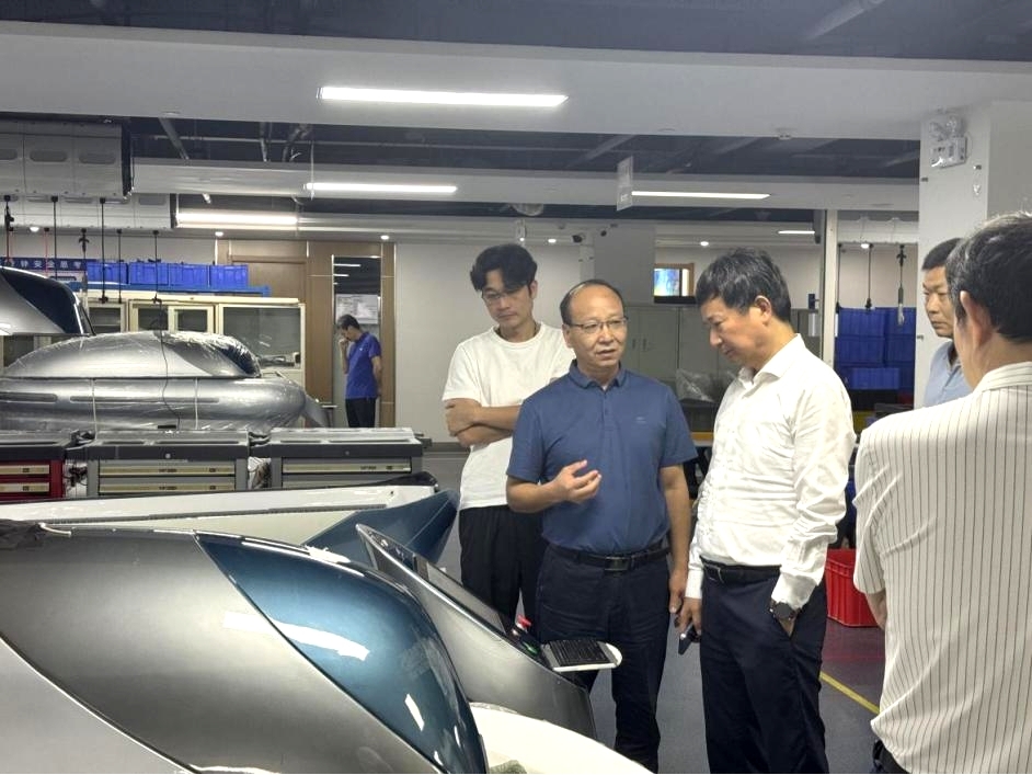 江苏省第二中医院党委书记殷立平一行光临我司调查互换